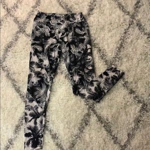 white and black design leggings
